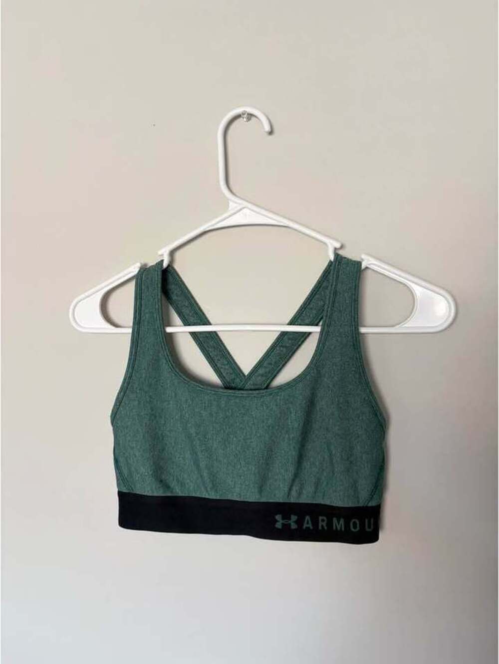 Under armour sports bra size medium